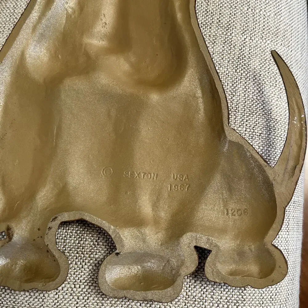 2 Vintage Sexton 1967 1206 Basset Hound Dogs Cast Metal Wall Plaques Brown Tan